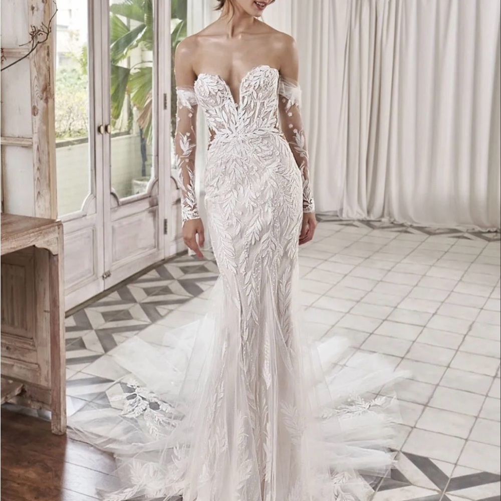 Strapless Lace Mermaid Wedding Dress in White